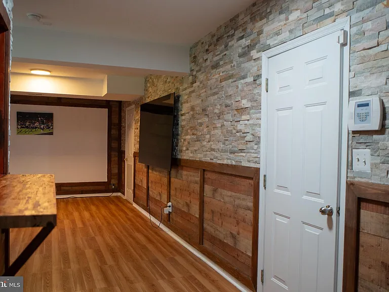 102 Thomas Ln — Photo 27