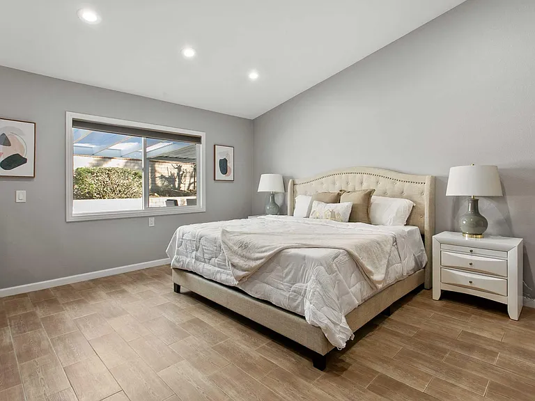 1210 N Country Hollow Dr — Photo 6