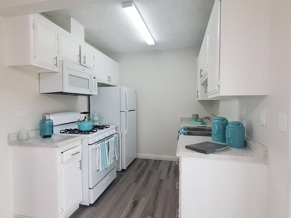 1st image of 535 Greenbrier Dr #8