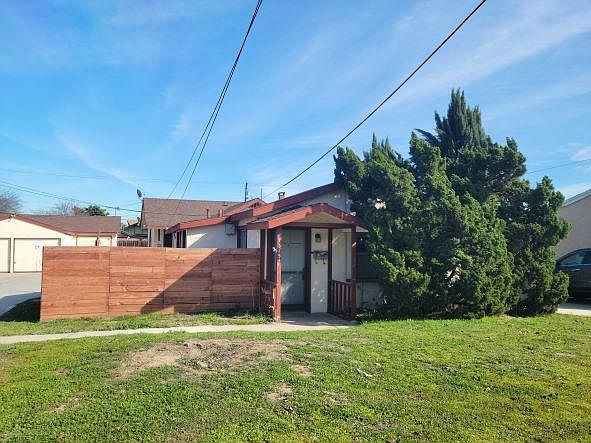 1st image of 15154 Cabell Ave