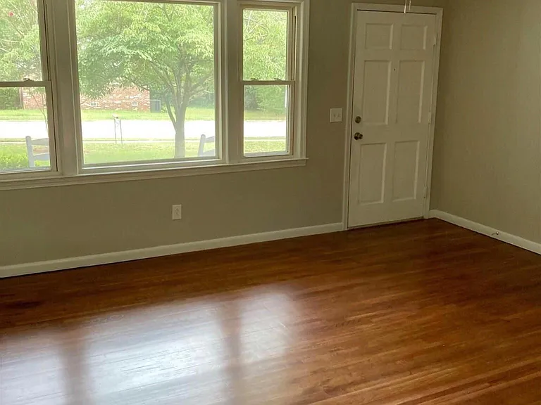 3717 Woodbury Dr — Photo 3