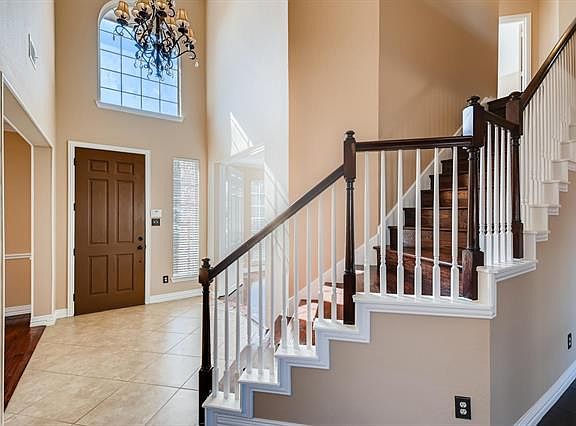 5th image of 4005 Camrose Dr