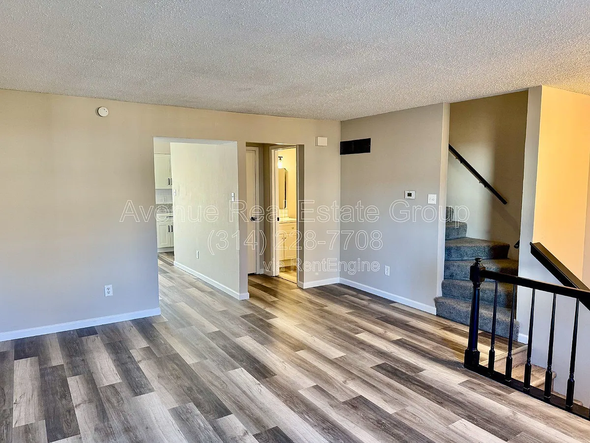Building Photo - 879 Delray Dr