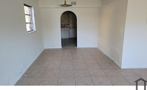 5th image of 609 SW 79th Ter