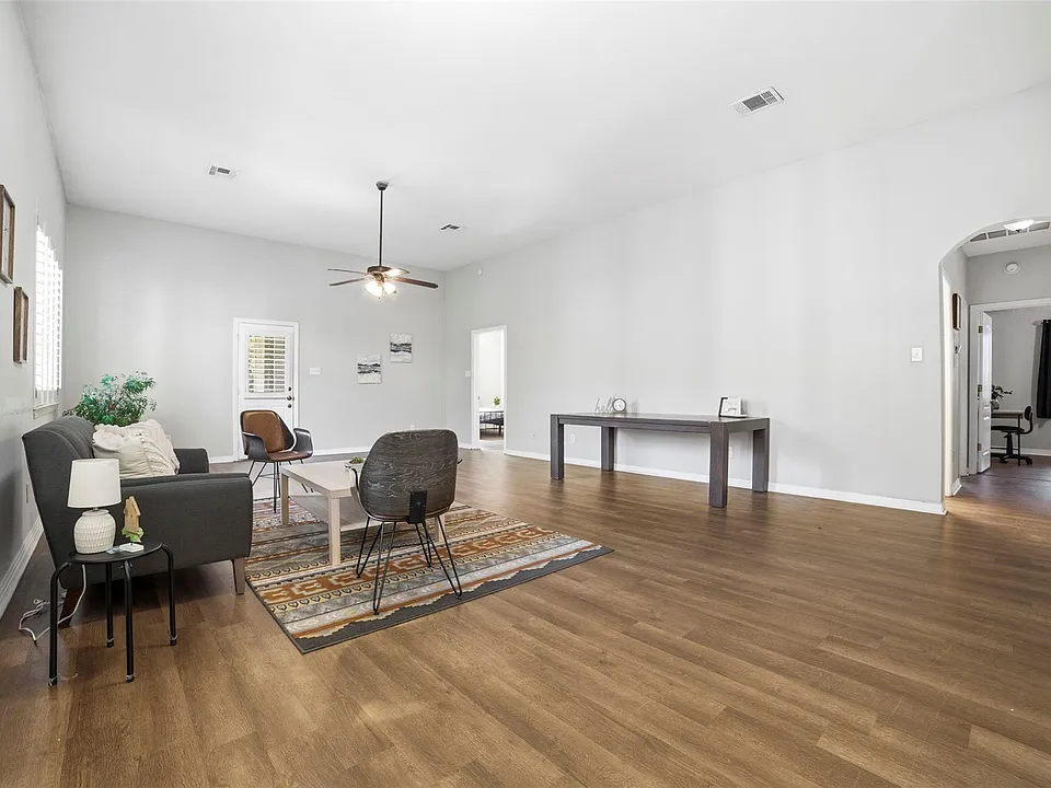 409 E Austin Ave