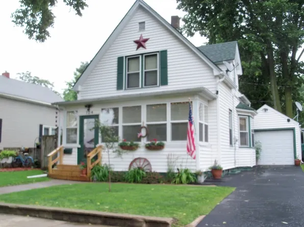 104 N 10th St, Pekin, IL 61554