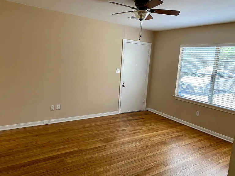 1107 Callahan Ave — Photo 4