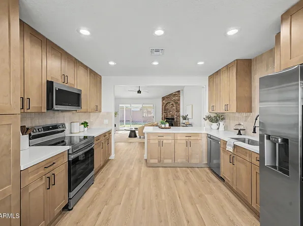 202 S KENNETH Place, Chandler, AZ 85226