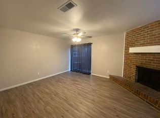 805 E Hiller St #B, Victoria, TX 77901