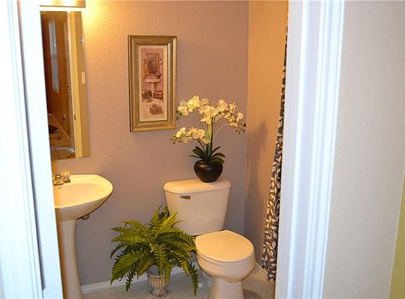 3rd image of 2115 Edgewood Dr