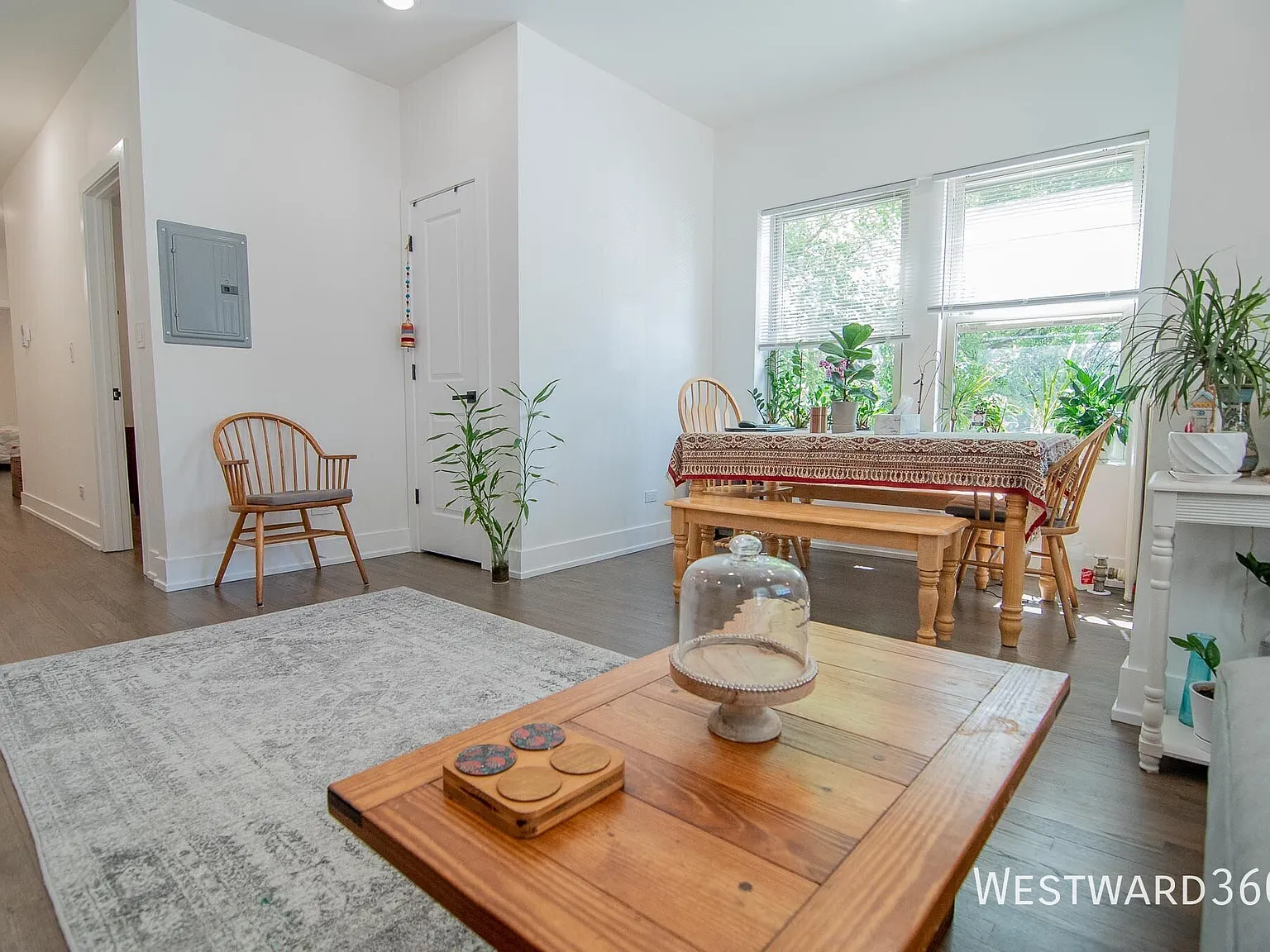 Available 10/1- Top Floor Corner 2bd/1bth With Wd — Photo 3