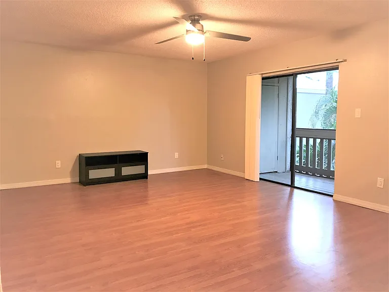 149 Springwood Cir #D — Photo 9
