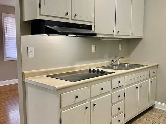 5th image of 110 Brookside Dr APT 1