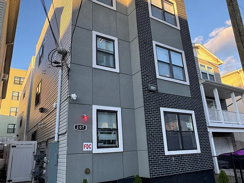 207 Governor St #2