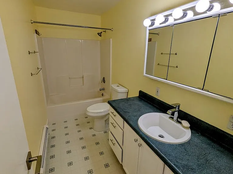 2981 Foster Ave — Photo 10
