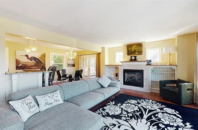 830 Pine Tree Ln — Photo 2