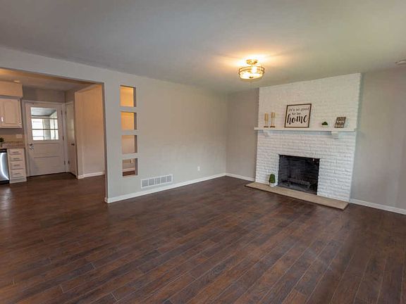 3rd image of 1460 Evaline Dr