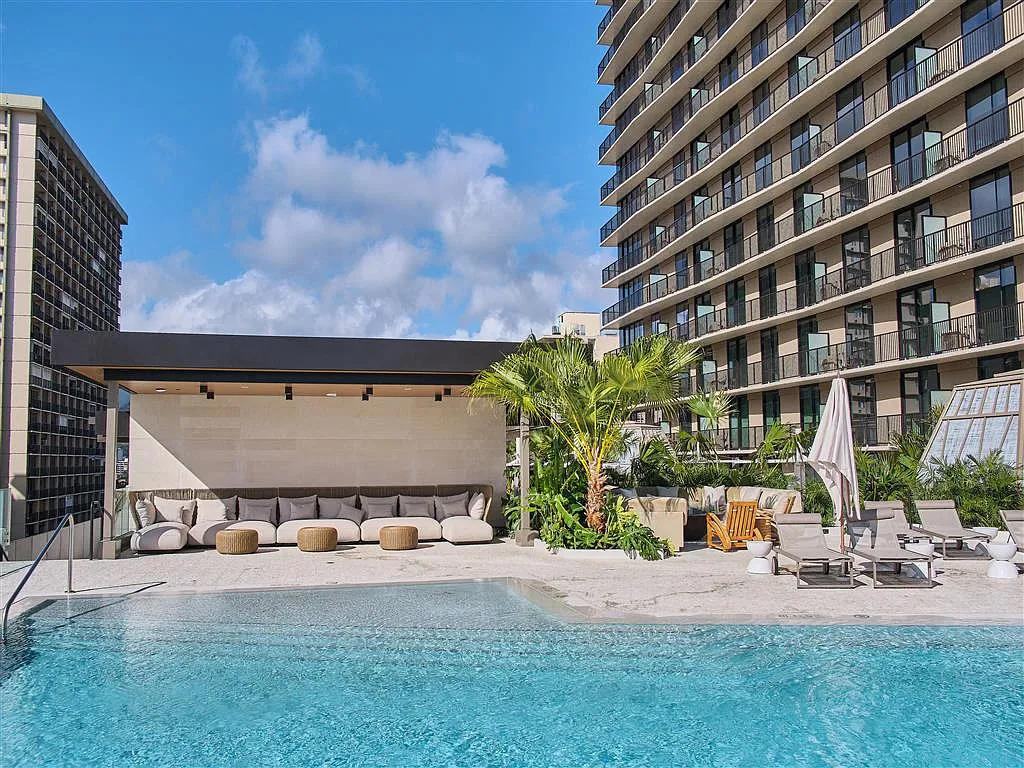 Lilia Waikiki — Photo 1