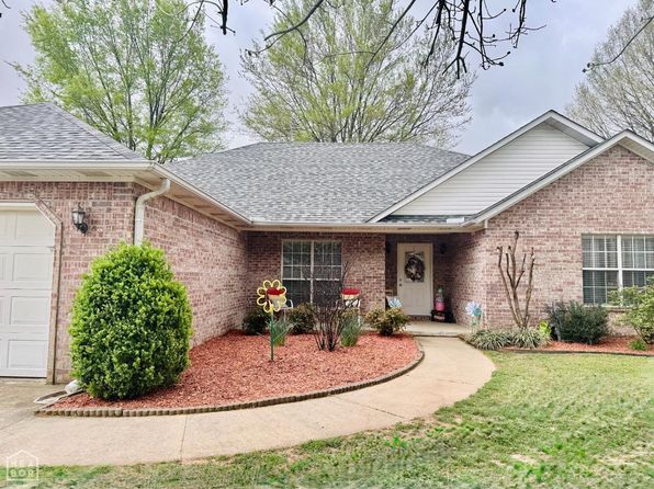 3004 Stonegate Dr, Paragould, AR 72450