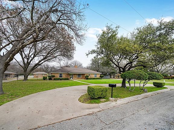 4th image of 9812 Creekside Dr