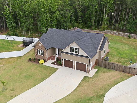 3rd image of 133 Buckhaven Ct