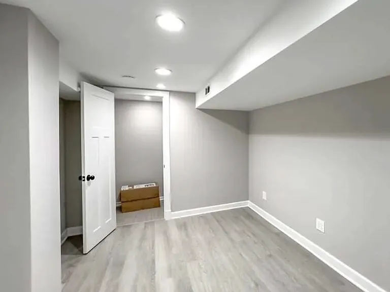 1540 N Hamlin Ave #G — Photo 11