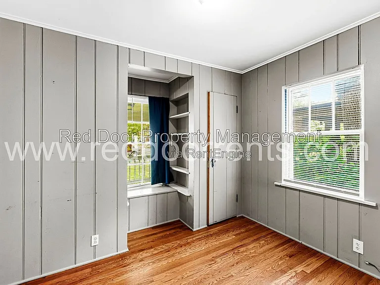 129 E 49th St — Photo 16