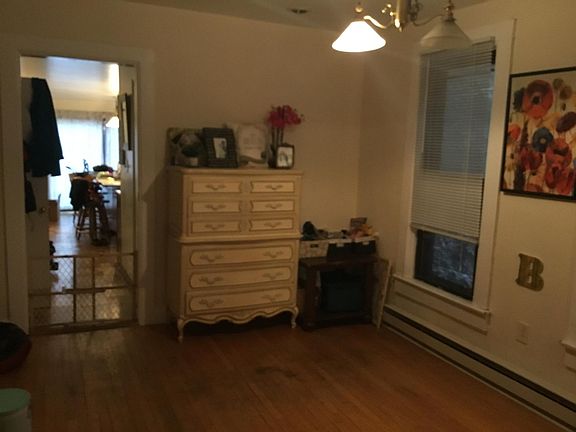 4th image of 2921 N Southport Ave
