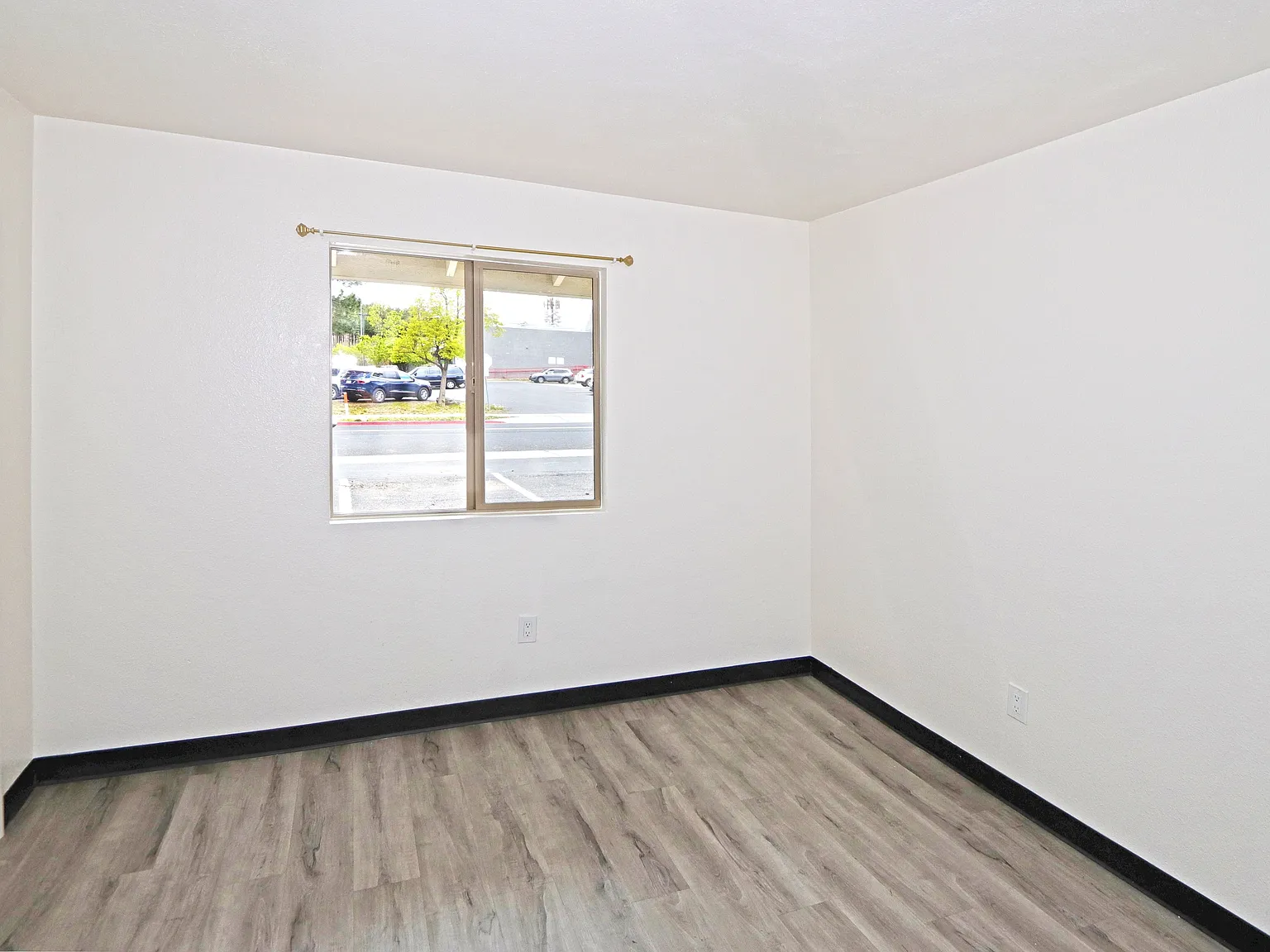 758 2714 North Izabel Street - 4 — Photo 3