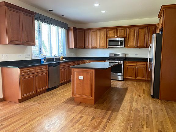 4th image of 902 W Carolyn Dr
