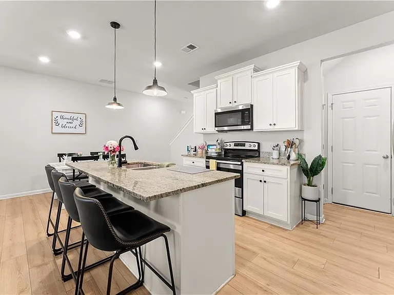 3367 Abbey Way — Photo 3