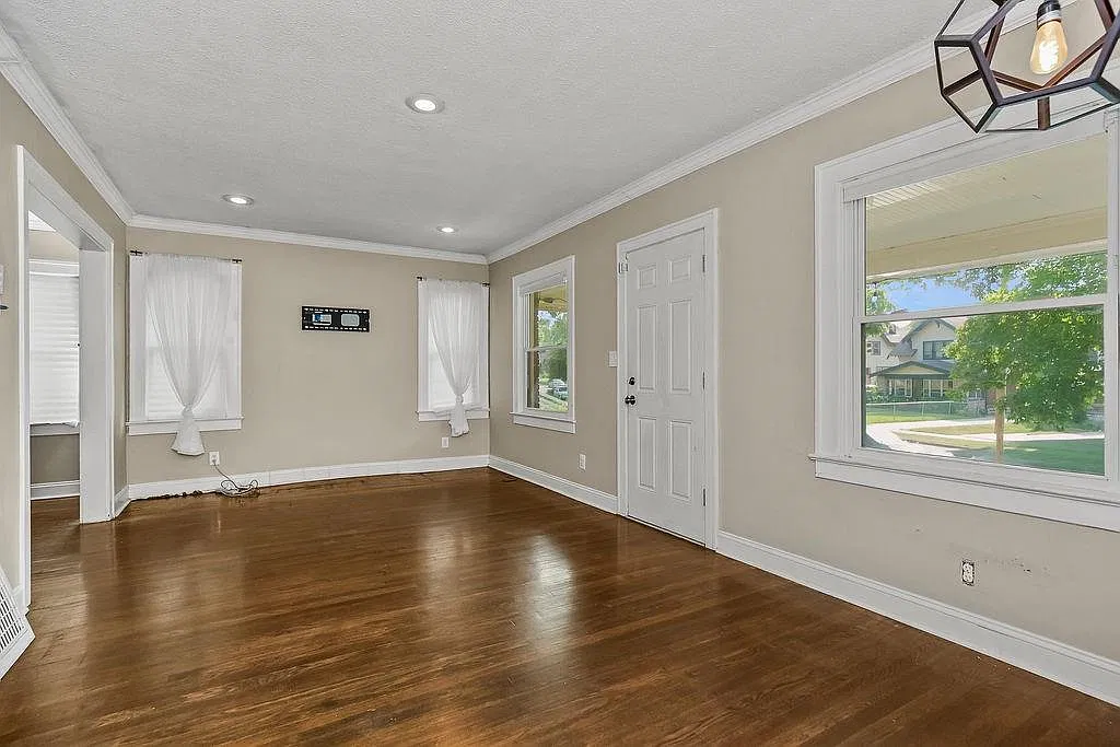 4 bed, 1864 sqft, $1,850 — Photo 3
