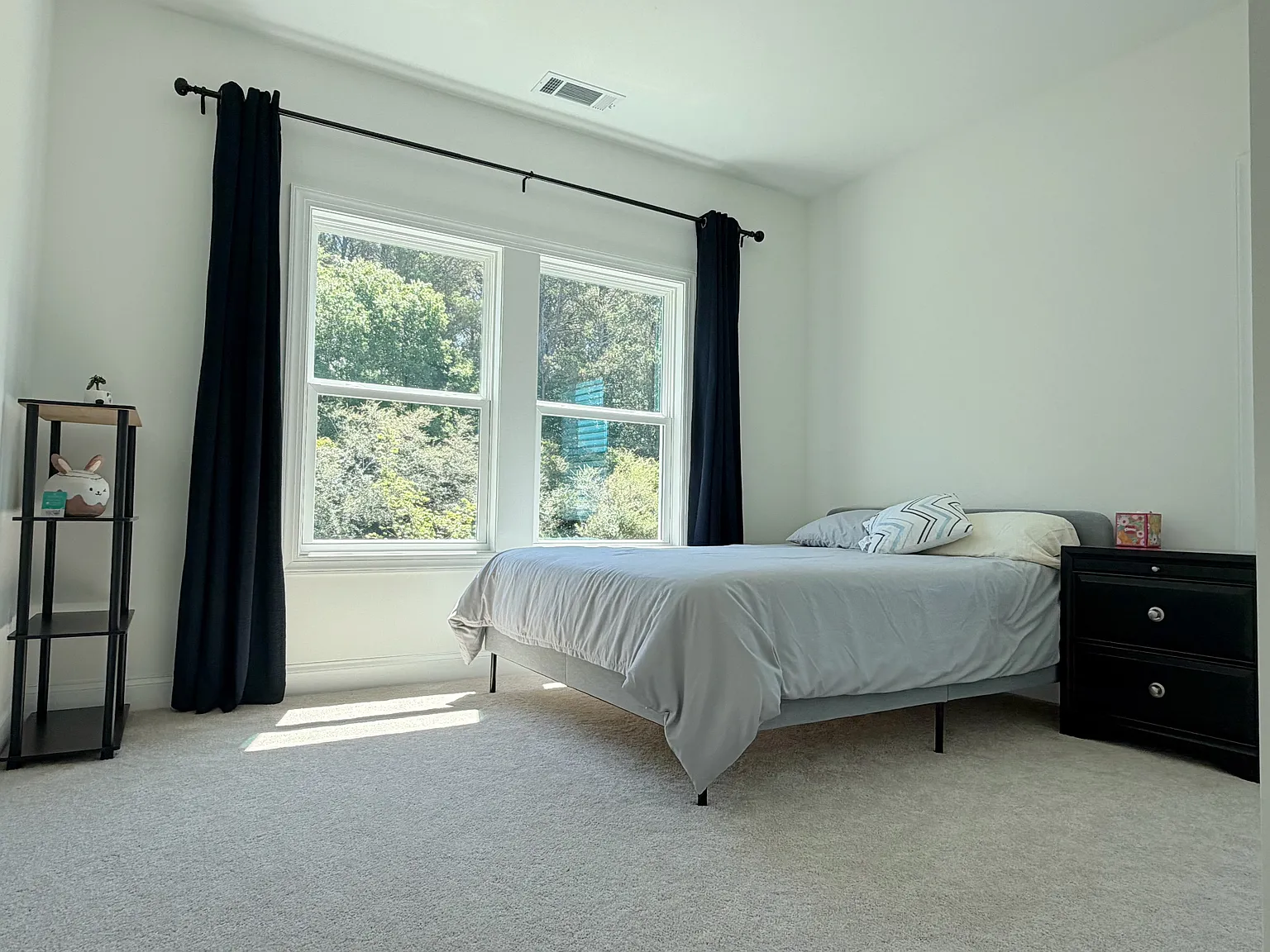 5 bed, 3550 sqft, $900 — Photo 1