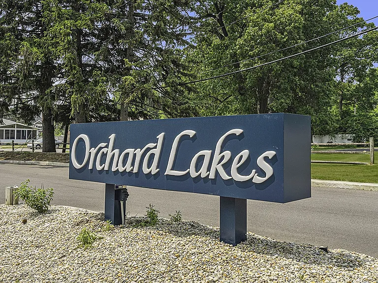 Orchard Lakes Apartments — Photo 49