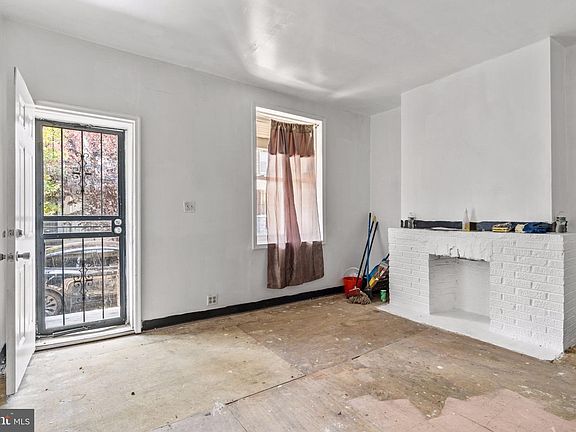 5th image of 1517 S Lindenwood St