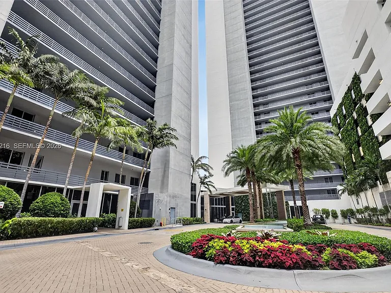 16385 Biscayne Blvd #1215 — Photo 40