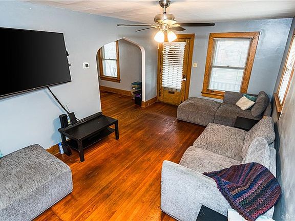 3rd image of 2725 Dwight Ave