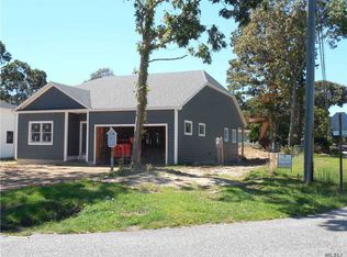 4 Graham Rd, Hampton Bays, NY 11946