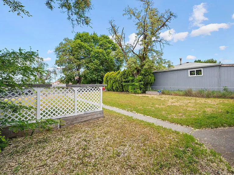 1504 E Queen Ave — Photo 26