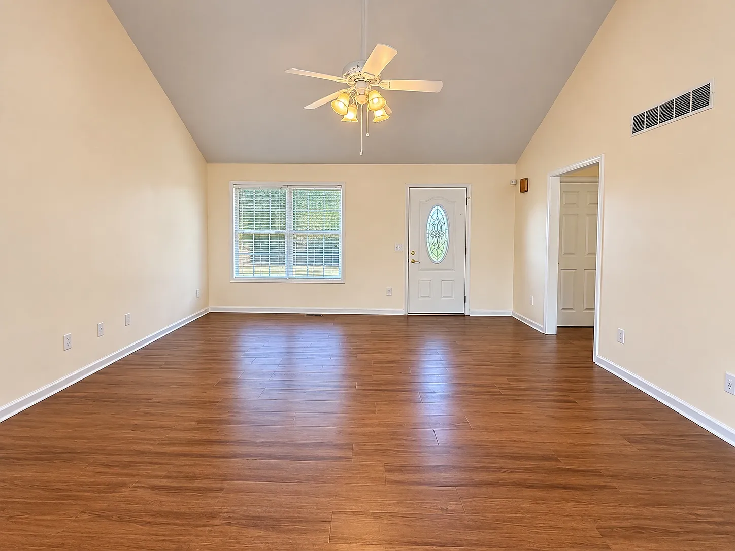 3 bed, 1440 sqft, $1,800 — Photo 4