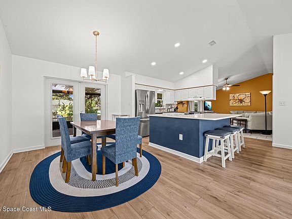 3rd image of 2410 Raintree Lake Cir