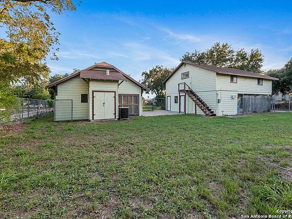 5th image of 801 E CORPUS CHRISTI ST