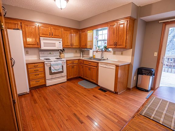 5th image of 800 SE 16th St