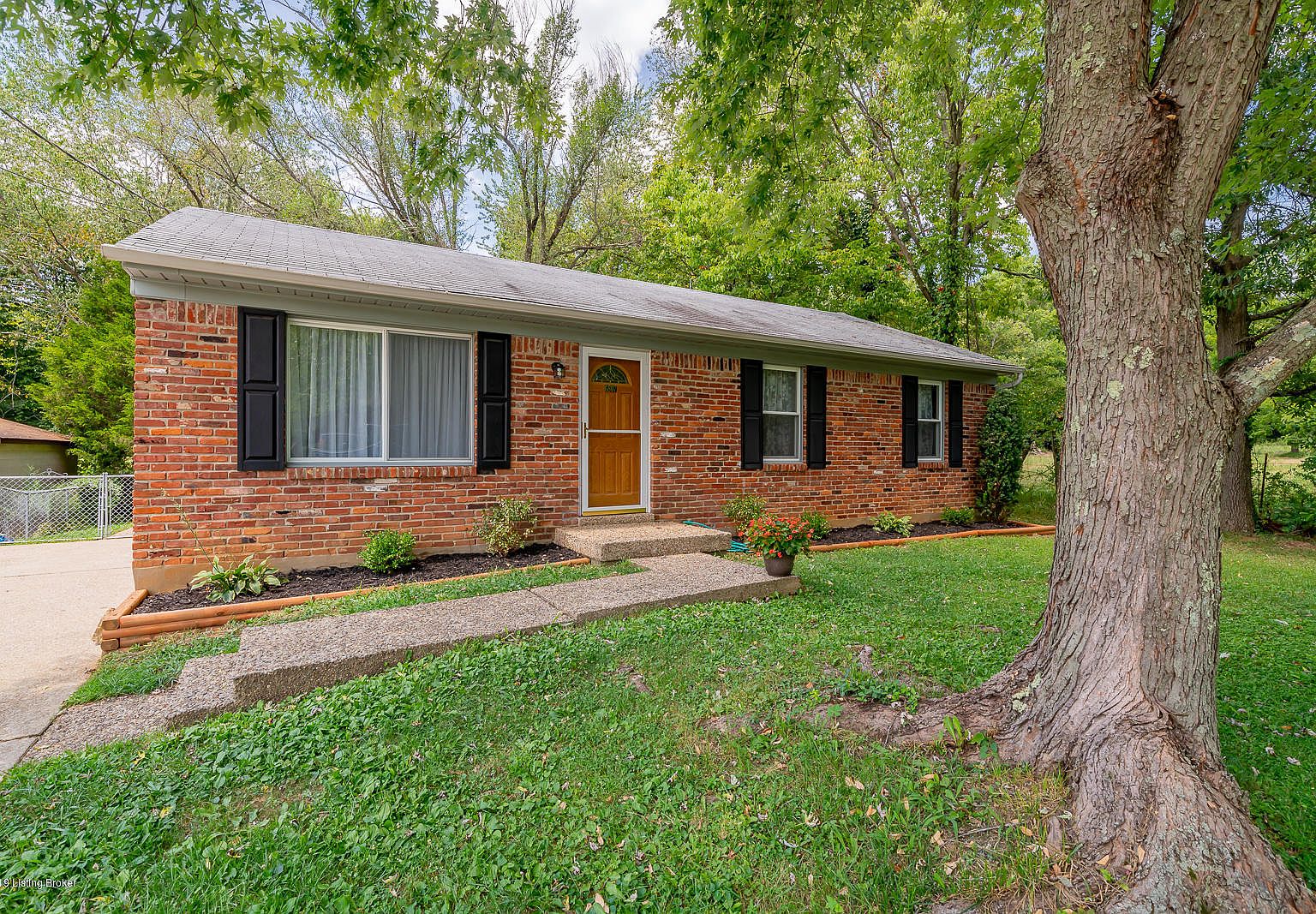 6807 Cedarwood Dr, Pewee Valley, KY 40056 Zillow