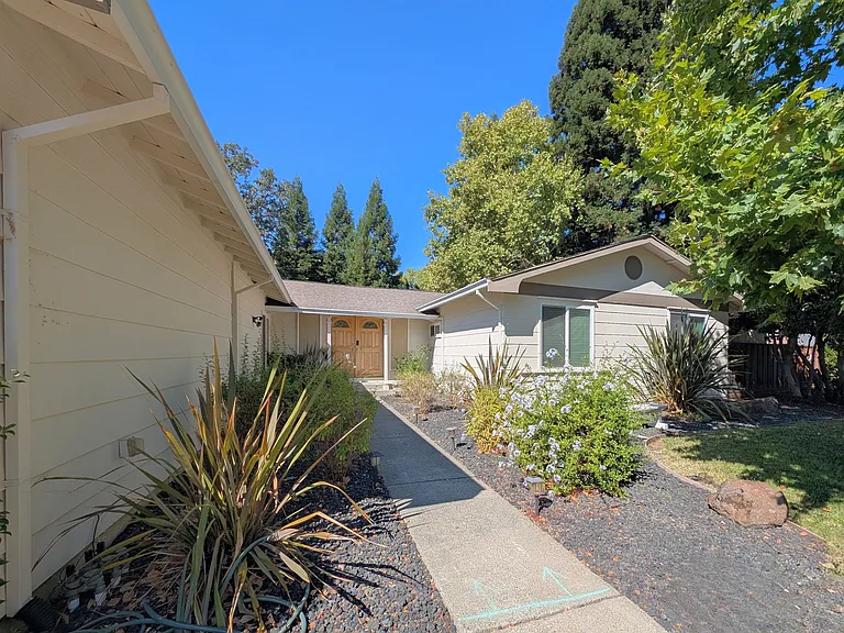 775 Park Hill Rd — Photo 2