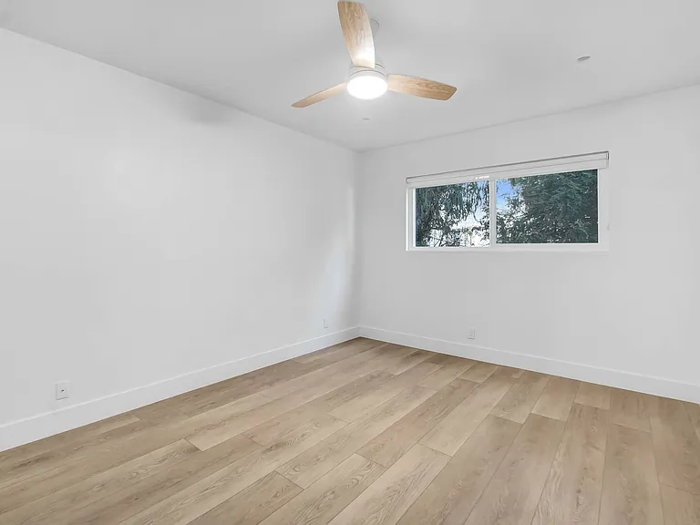 110 S Swall — Photo 8