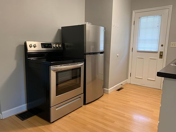 3rd image of 1495 King Ave
