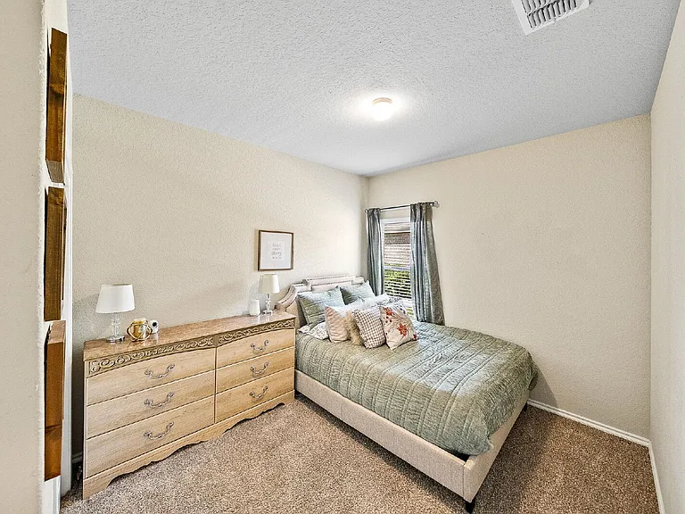 5702 Cicada Cir — Photo 26