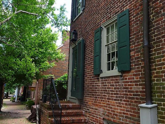 5th image of 122 Harmony St