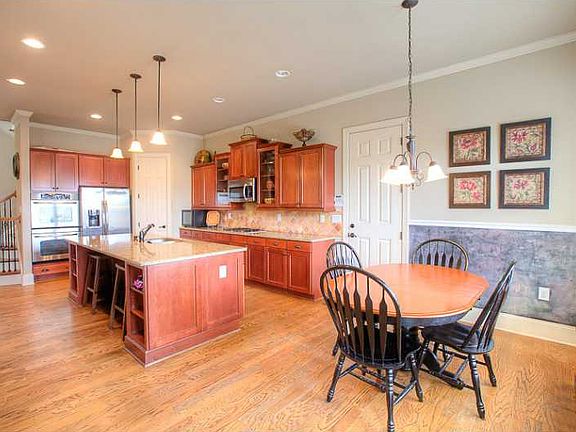 3rd image of 633 Warm Springs Ct